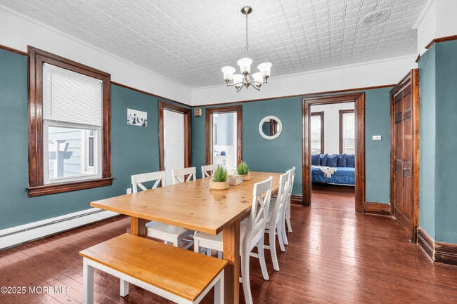 Building Photo - 6 Center St