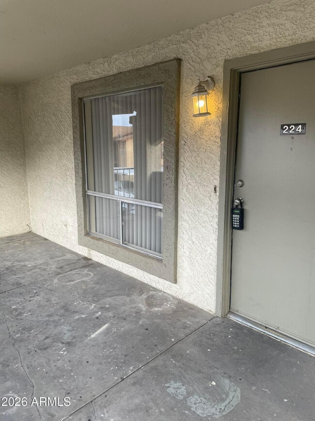 Building Photo - 465 W Ivyglen St