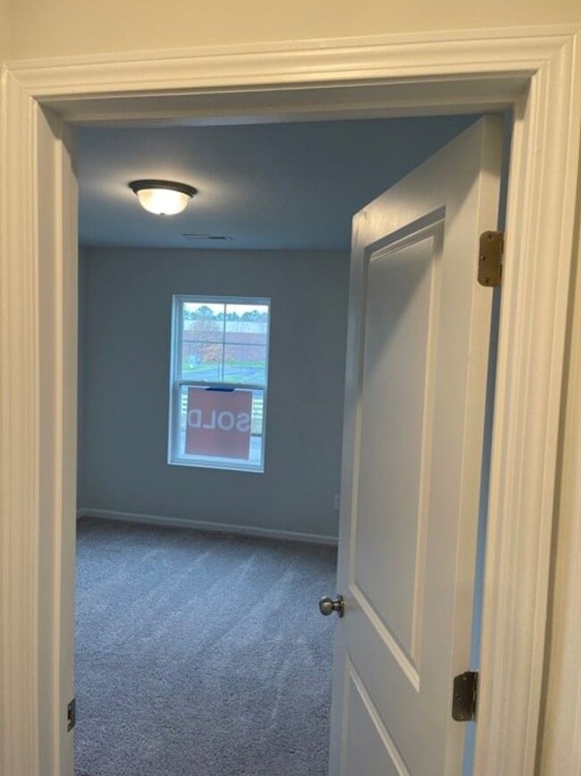 Building Photo - Stunning condo is South Murfreesboro