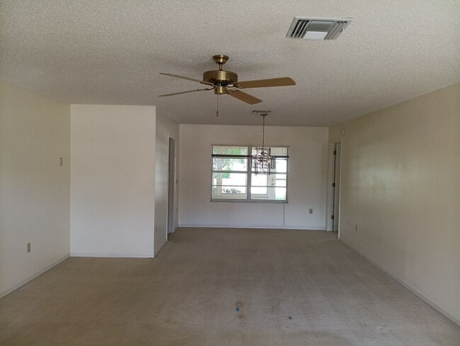 Building Photo - 2 bedroom 2 bathroom Large House for rent ...