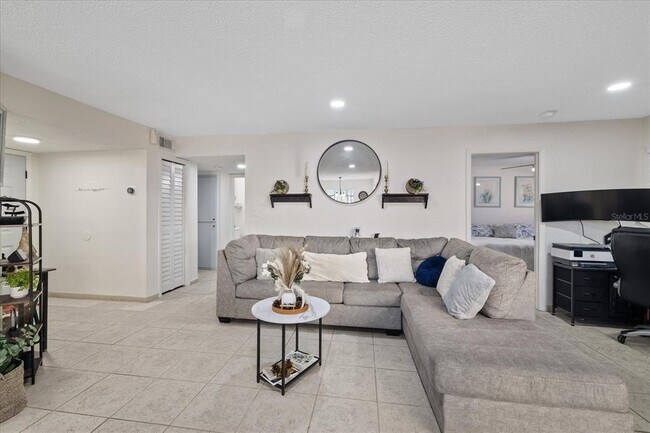 Building Photo - 8724 Mallard Reserve Dr
