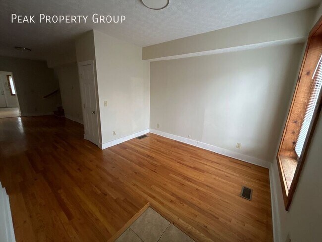 Building Photo - 1368 Indianola Ave