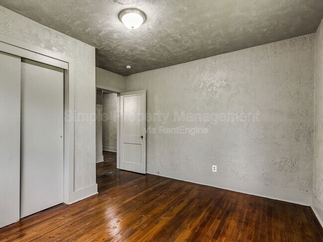 Building Photo - 2612 N Fonshill Ave