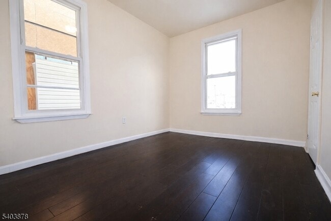 Building Photo - 184 S 6th St