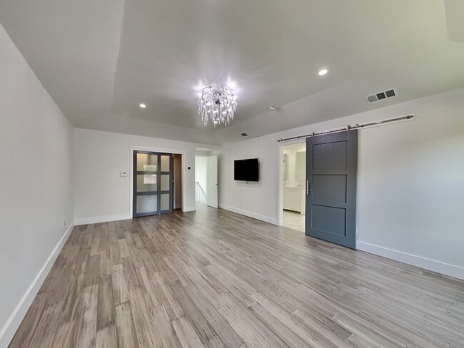 Building Photo - 6915 Forestglade Cir