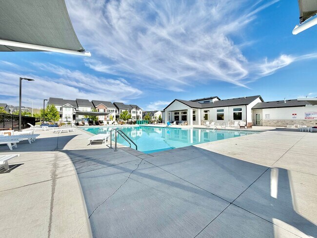 Building Photo - 3BR Condo in The Exchange | Garage, Pool & Minutes to Silicon Slopes