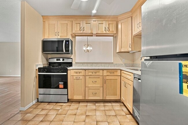 Building Photo - 147 Sylvan St