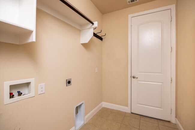 Building Photo - Gorgeous 2-story in Keller