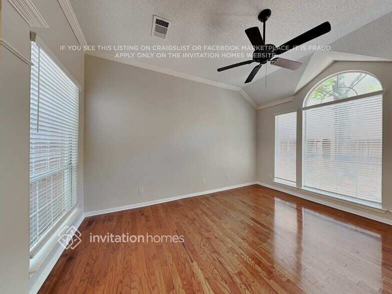 Building Photo - 808 Olde Towne Dr