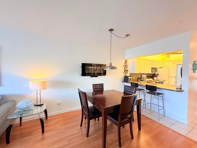 Building Photo - 470 Paradise Isle Blvd