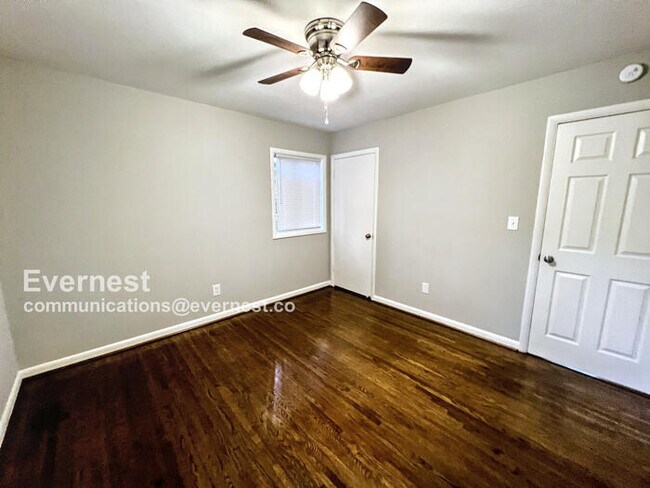 Building Photo - 1116 Lay Dr