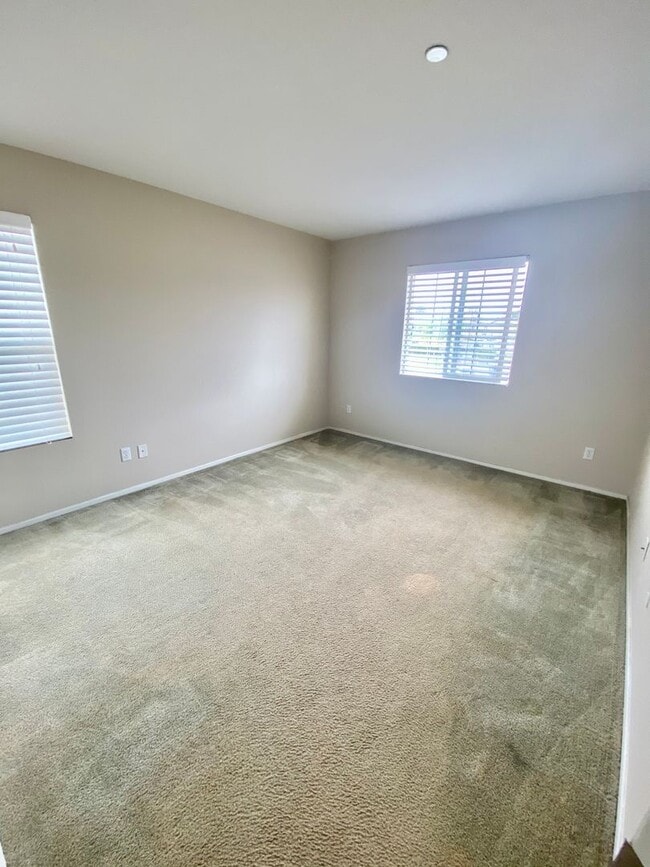 Building Photo - Oxnard- Spacious 3 bedroom in Westwind Com...