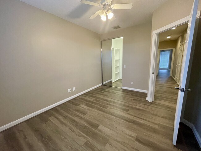 Building Photo - 1649 Napoli Dr W