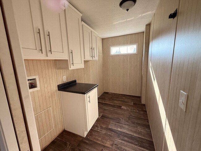Building Photo - Cute 3bed/2 bath mobile home in Country View Mobile Home Park