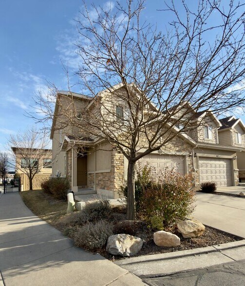 Building Photo - 664 E 110 S