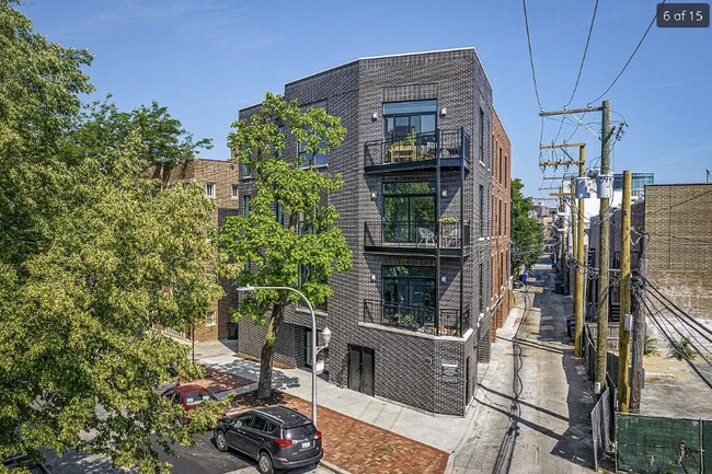 Building Photo - 1050 W Cornelia Ave