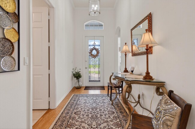 Building Photo - 425 SW Talquin Ln