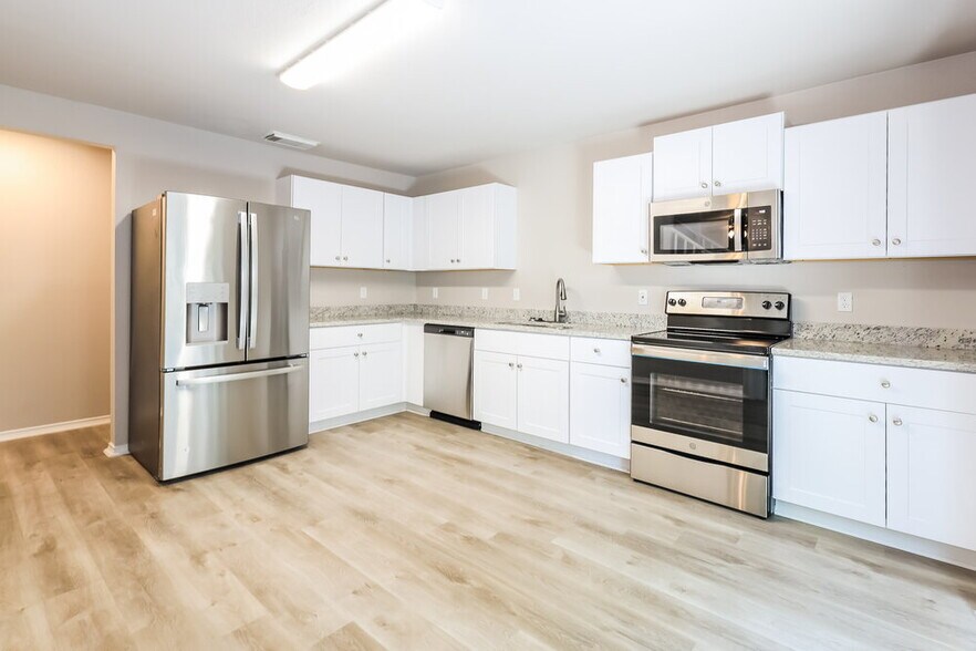 Building Photo - 9230 Bowen Dr