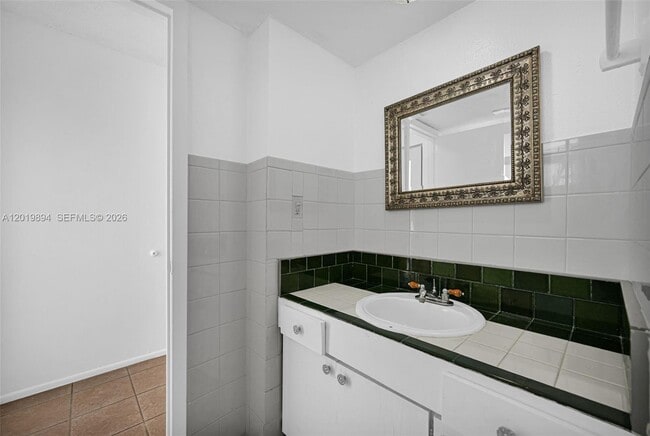 Building Photo - 1075 NE Miami Gardens Dr