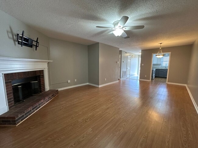 Building Photo - Whether you're downsizing or simply seekin...
