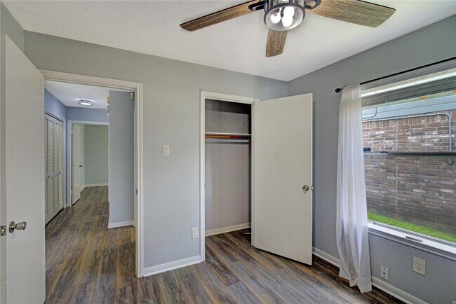 Building Photo - 16322 Chimneystone Dr
