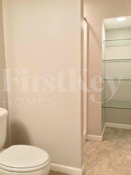 Building Photo - 8560 Elmcreek Ct