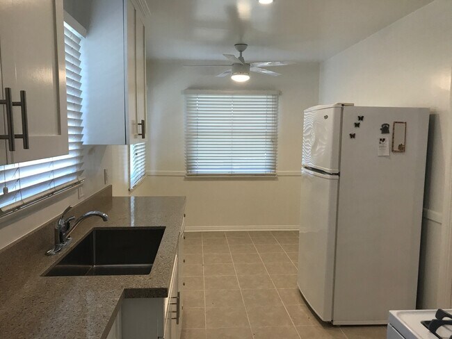 Building Photo - Prime Palms/Mar Vista are - 2+1