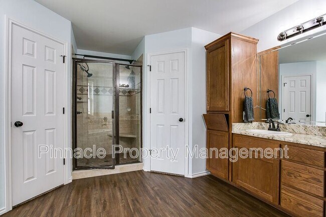 Building Photo - 5022 Red Oak Ln