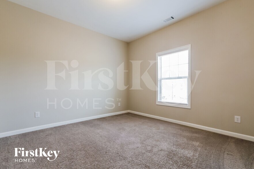 Building Photo - 4895 Frontier Dr