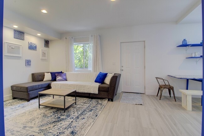 Primary Photo - 753 NW 30th St