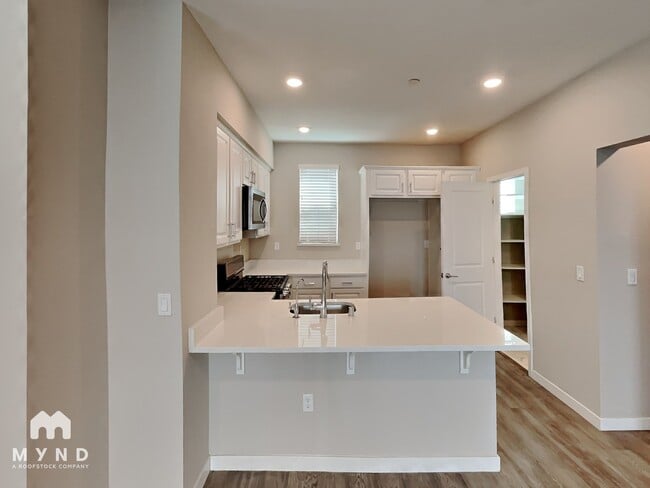 Building Photo - 1502 Cherry Cir