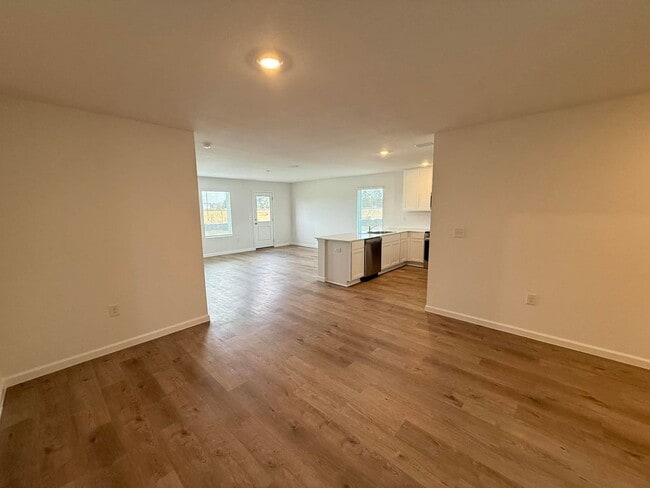 Building Photo - Four Bedroom/Two Bath - Summerdale