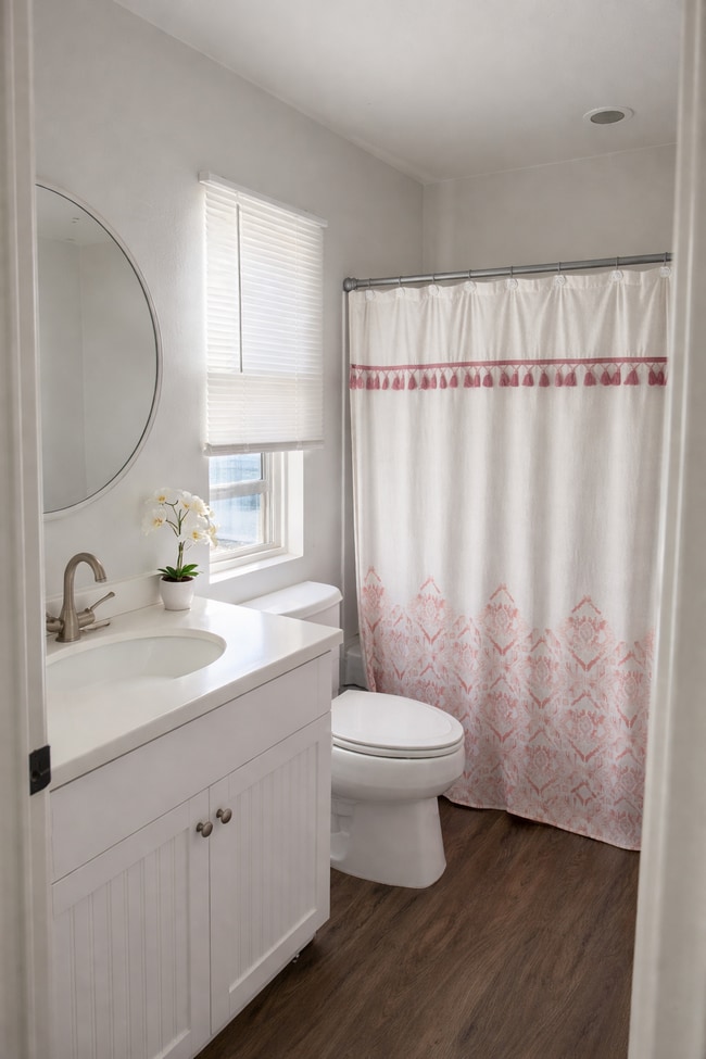 Building Photo - 8432 Weatherwood St