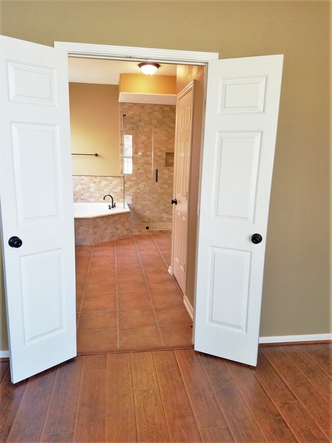 Building Photo - 2103 Blue Water Bay Dr