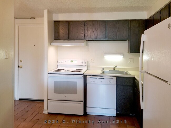 Building Photo - Great location off Leetsdale/Parker and Florida with lots of amenities such as AC, pool, hot tub,...