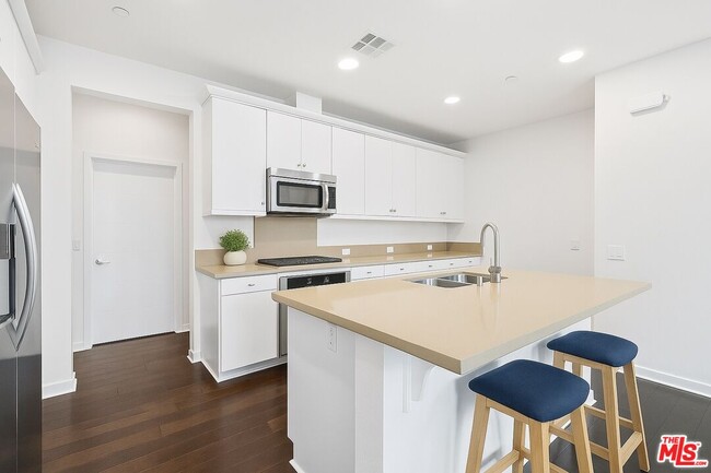 Building Photo - 5637 W Observation Ln