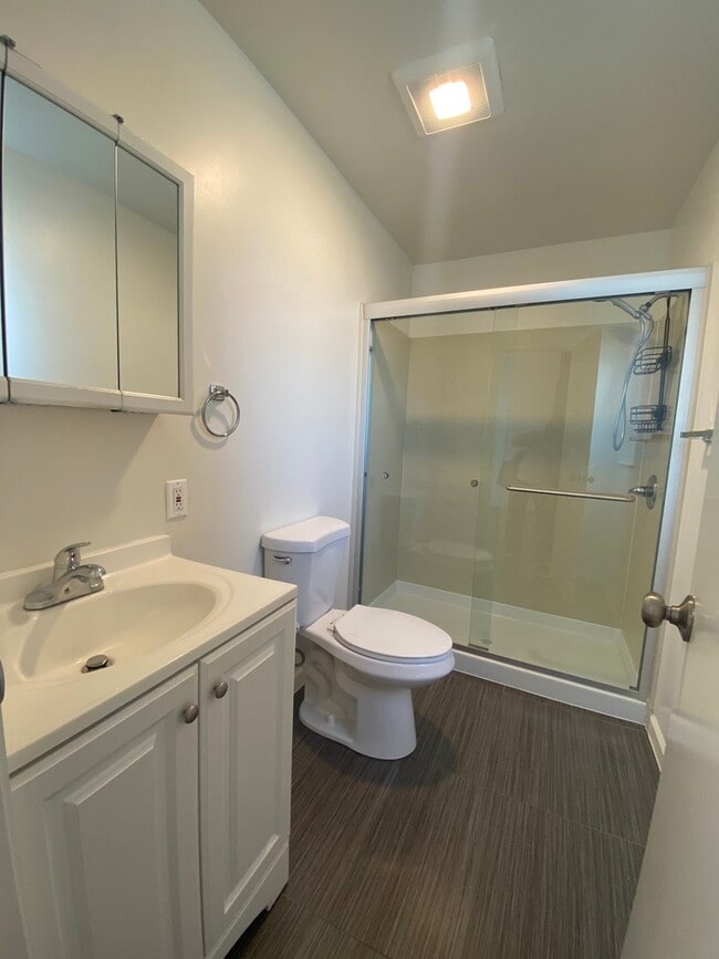 Building Photo - 2101 Trousdale Dr