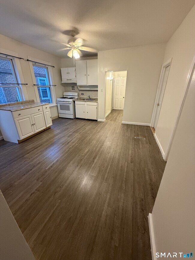 Building Photo - 180 5th St