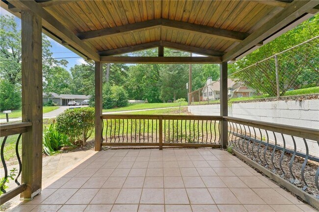 Building Photo - 119 McBee St