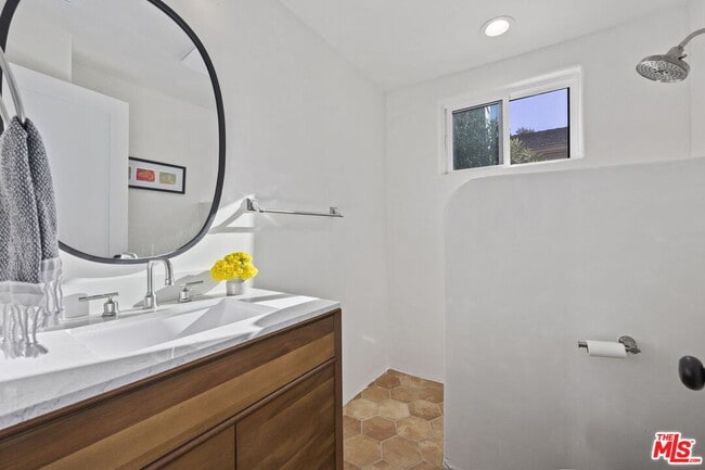 Building Photo - 251 N Encinal Ave