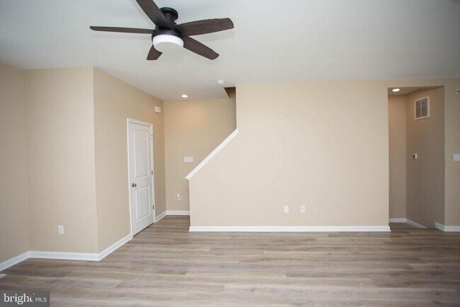 Building Photo - 239 Macoun Way