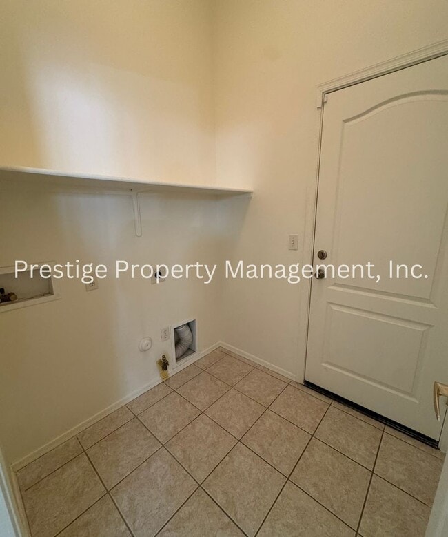 Building Photo - 3/2 Spacious Vail Home, Must See!