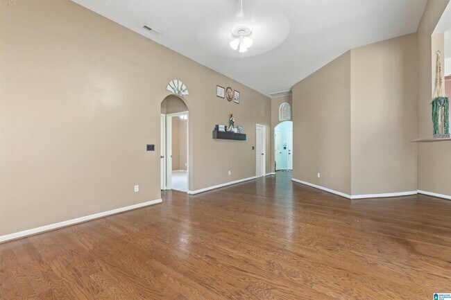 Building Photo - 992 Meriweather Dr