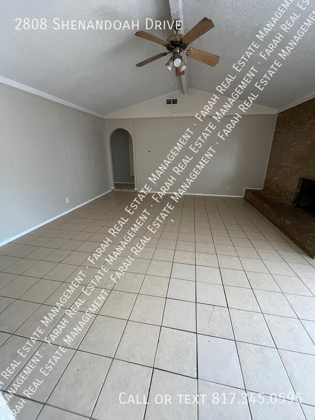Building Photo - 2808 Shenandoah Dr