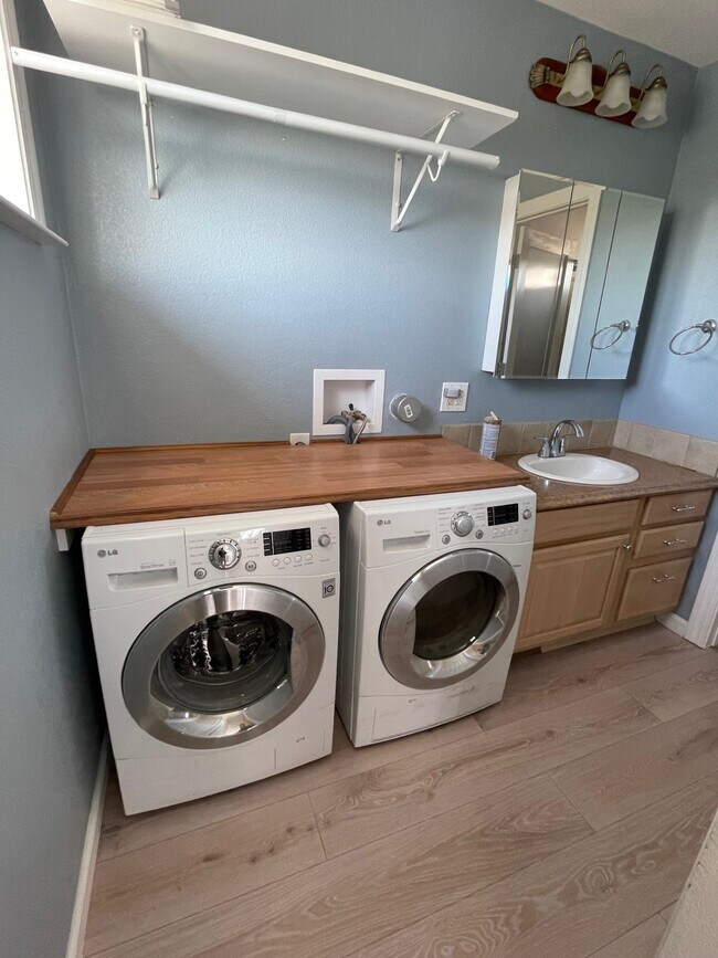 Building Photo - 2640 Emily St