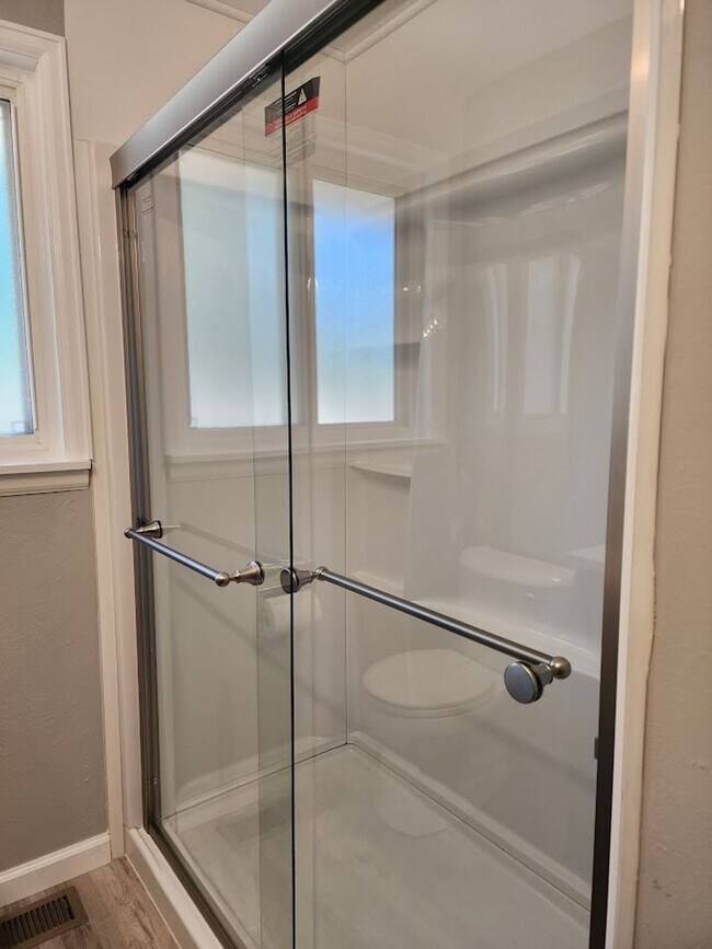 Building Photo - Long Realty & Property Management - 3 Bedr...