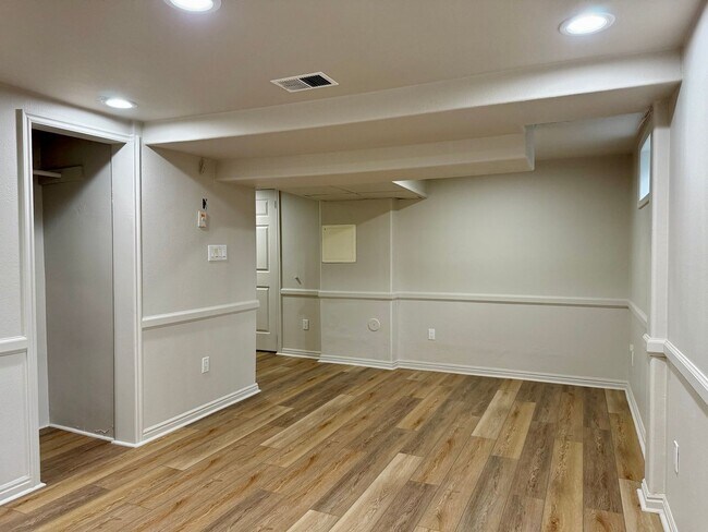 Building Photo - Updated Bountiful Home | 3 Beds, Finished ...
