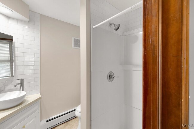 Building Photo - 17 Walcott St