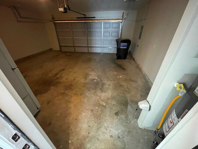 Building Photo - Updated 3BR Home - Woodstock