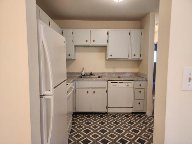 Building Photo - 27 Forbus St